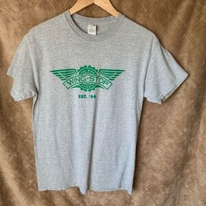 Wingstop Logo Tee Gildan Unisex M Grey Graphic T-Shirt Cotton Fast Food Streetwe